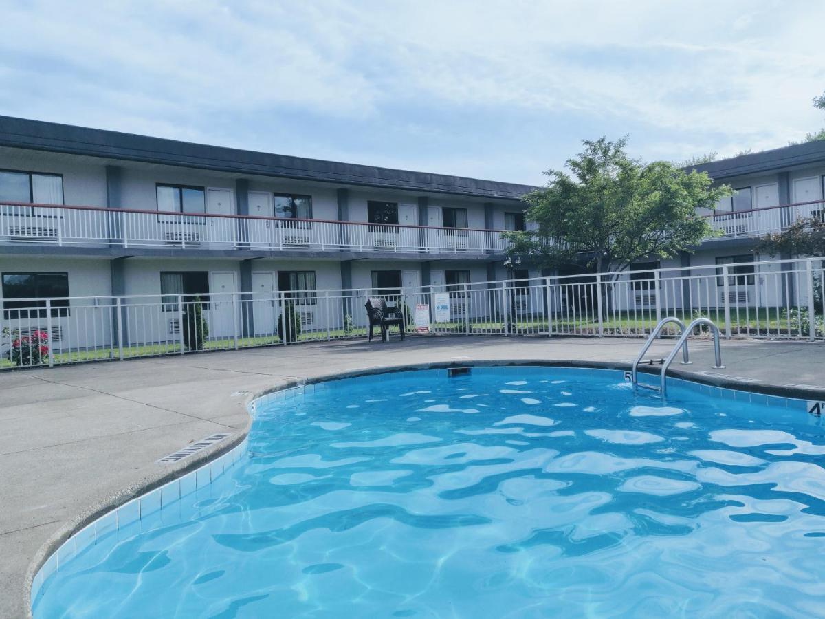 Sprucewood Inn 일리리아 외부 사진