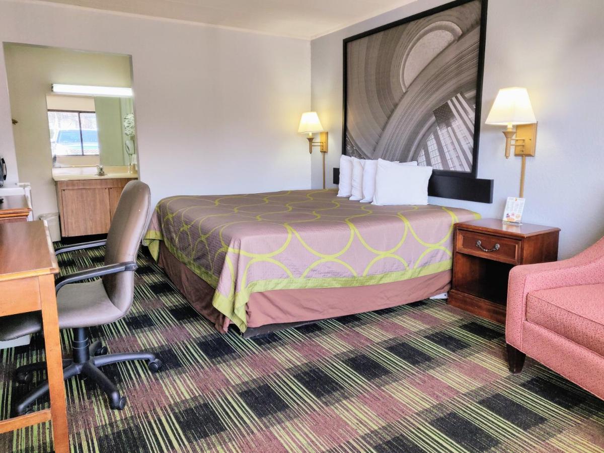 Sprucewood Inn 일리리아 외부 사진