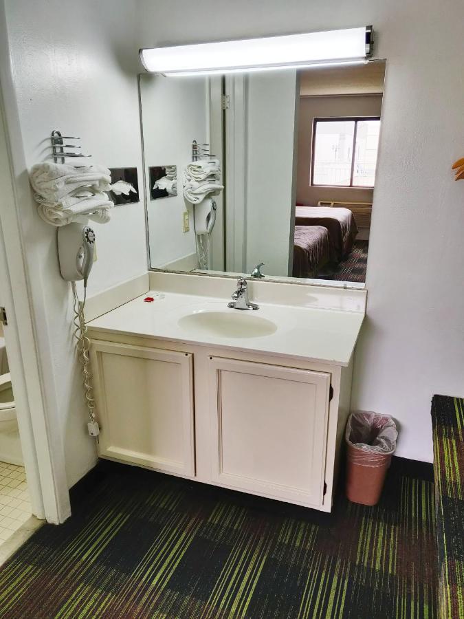 Sprucewood Inn 일리리아 외부 사진