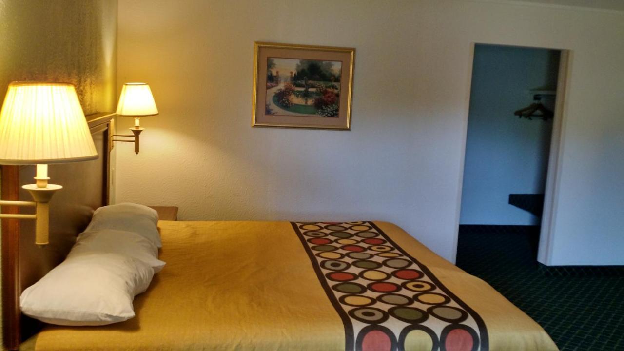 Sprucewood Inn 일리리아 외부 사진